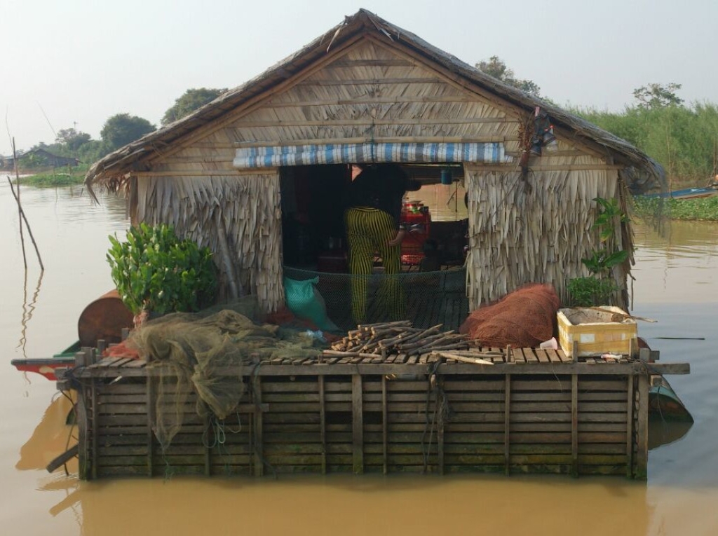 Gli aiuti del Campo sono giunti al villaggio galleggiante di Tonle Sap, in Cambogia